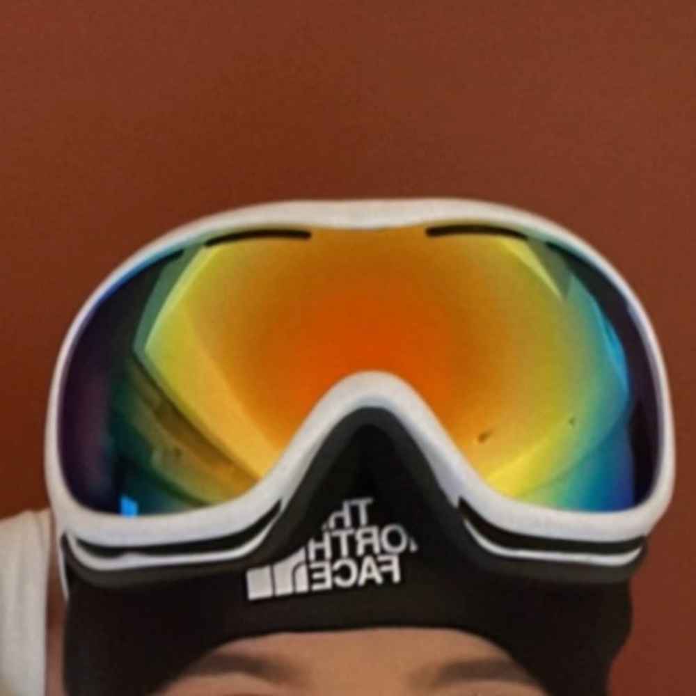 Snowboarding goggles - Picture 2 of 5